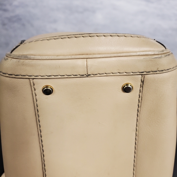 Gucci Leather Tote - Picture 16 of 16